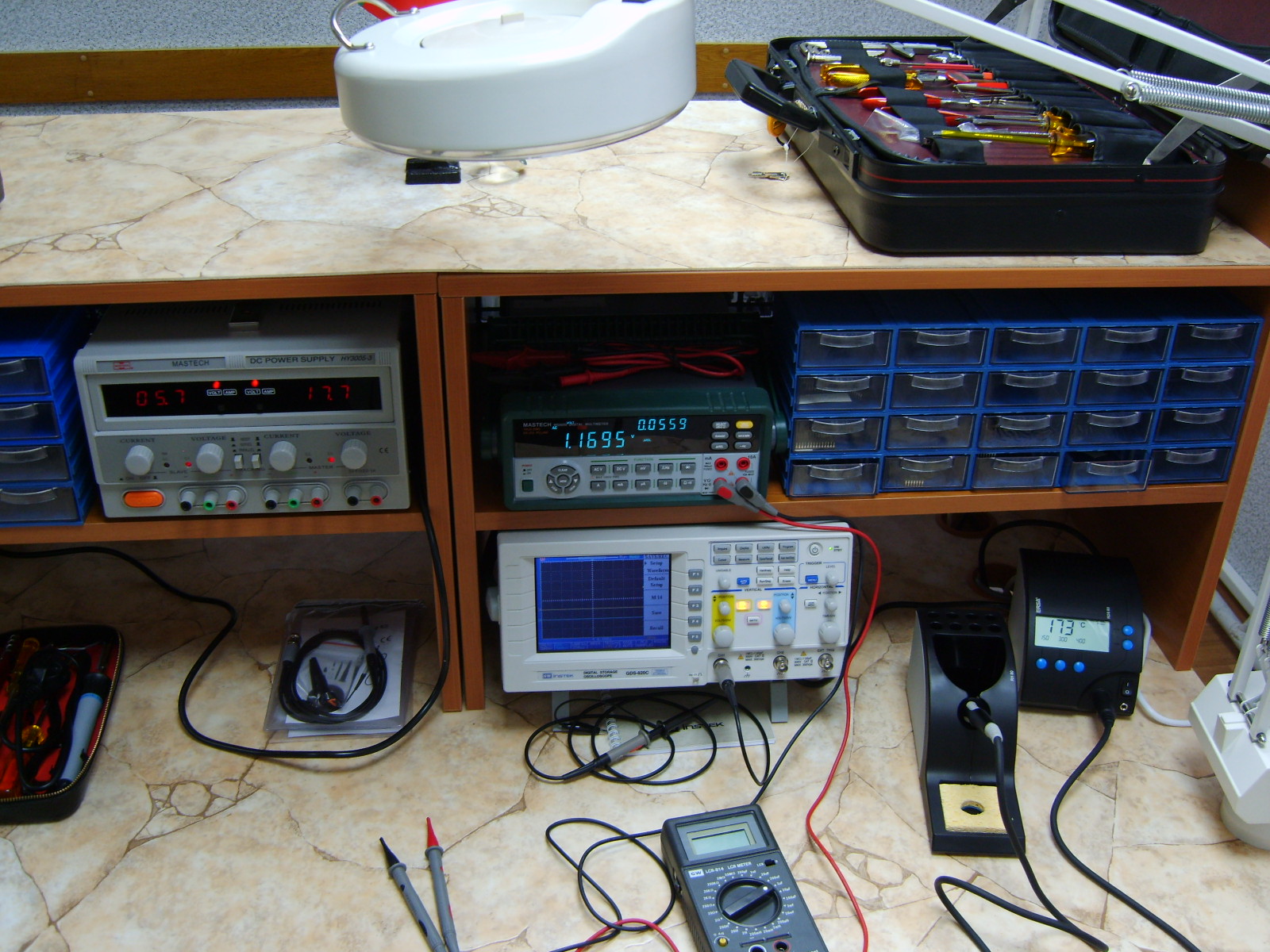 Електронни уреди